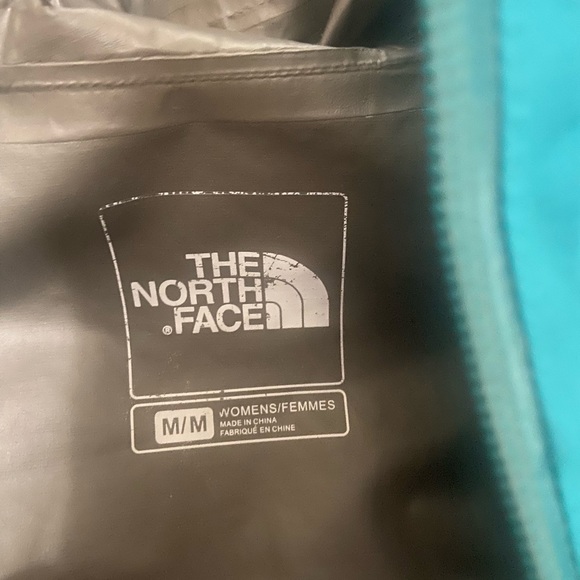 Woman the north face jacket very light for rain and work out. Am selling both - Picture 12 of 12